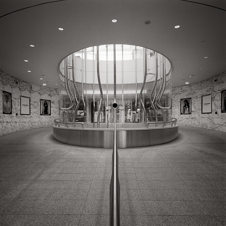 Porta Nuova, Egg (Alberto Garutti)
